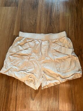Vuori Cream Elastic-Waist Athletic Shorts